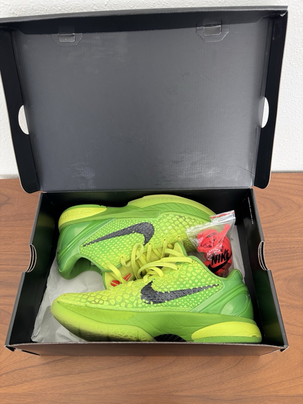 NIKE KOBE 6 PROTRO USED SIZE 9 GRINCH GREEN APPLE VOLT CRIMSON BLACK CW2190 300
