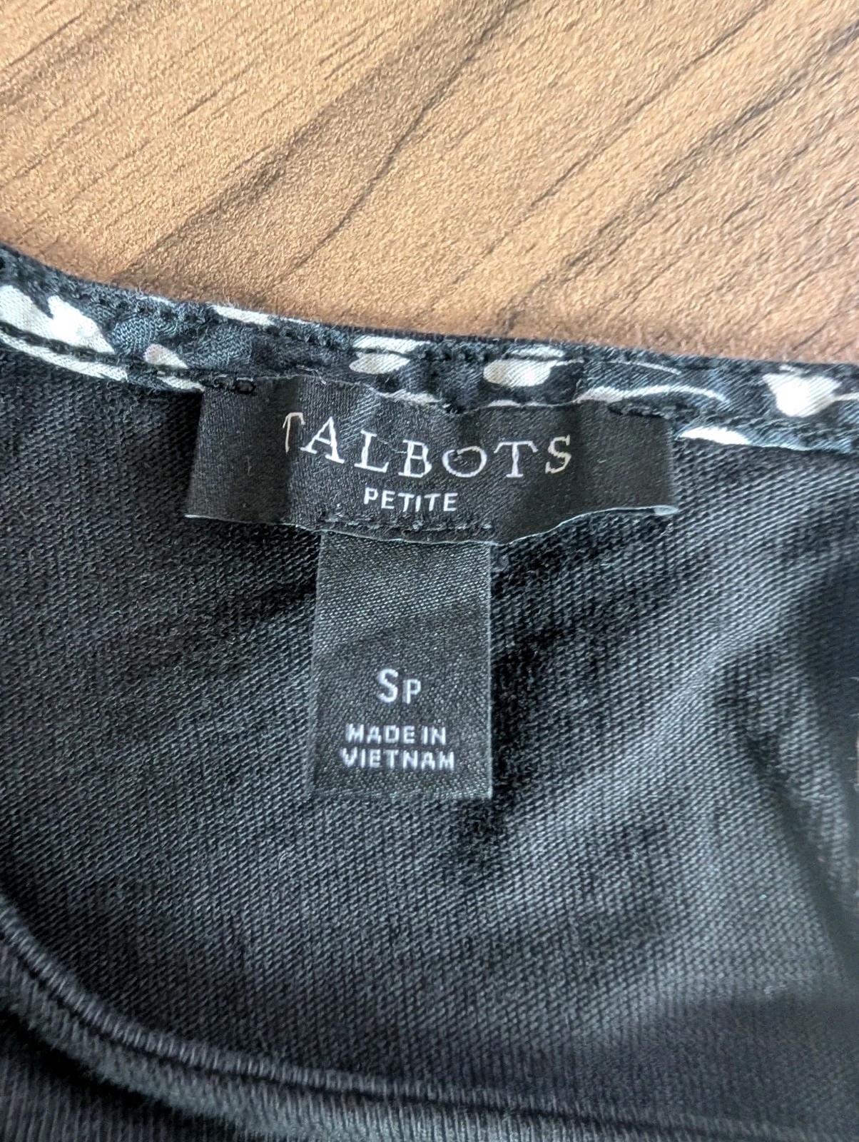 Talbots Petite Black Floral Puff Sleeve Knit Top Women’s SP Short Sleeve Blouse