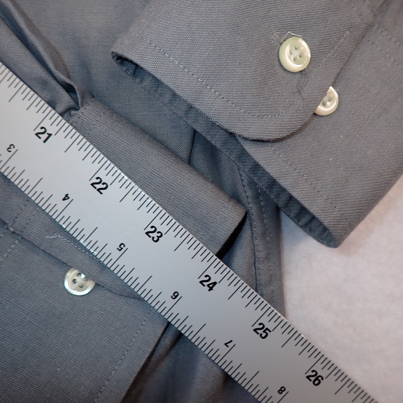IZOD Dress Shirt Men’s L Gray Cotton Easy Care Pinpoint Oxford 16.5- 34/35