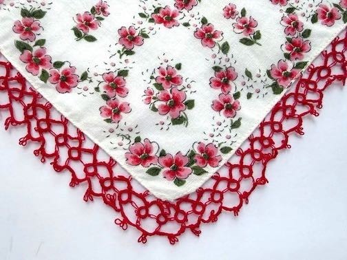 VINTAGE HANKY FLORAL PRINT PINKS HAND TATTED EDGING EXCELLENT CONDITION