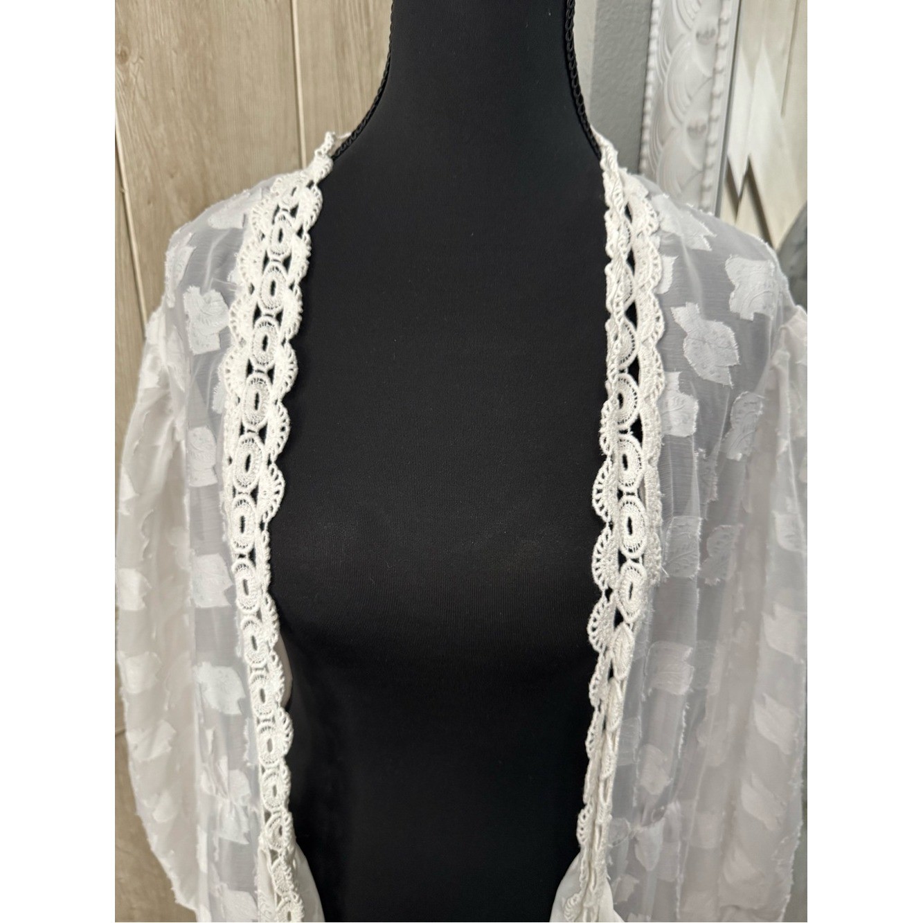 Desi Perkins Sheer White Lace Duster – Large