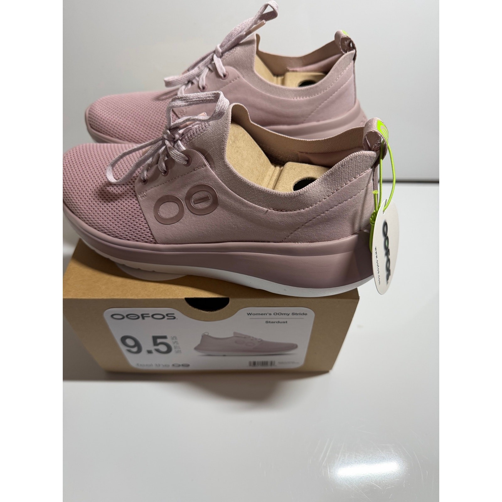 NWT women 9.5 (true to size) OOmy Stride Lace Up Shoe in White Pink Stardust