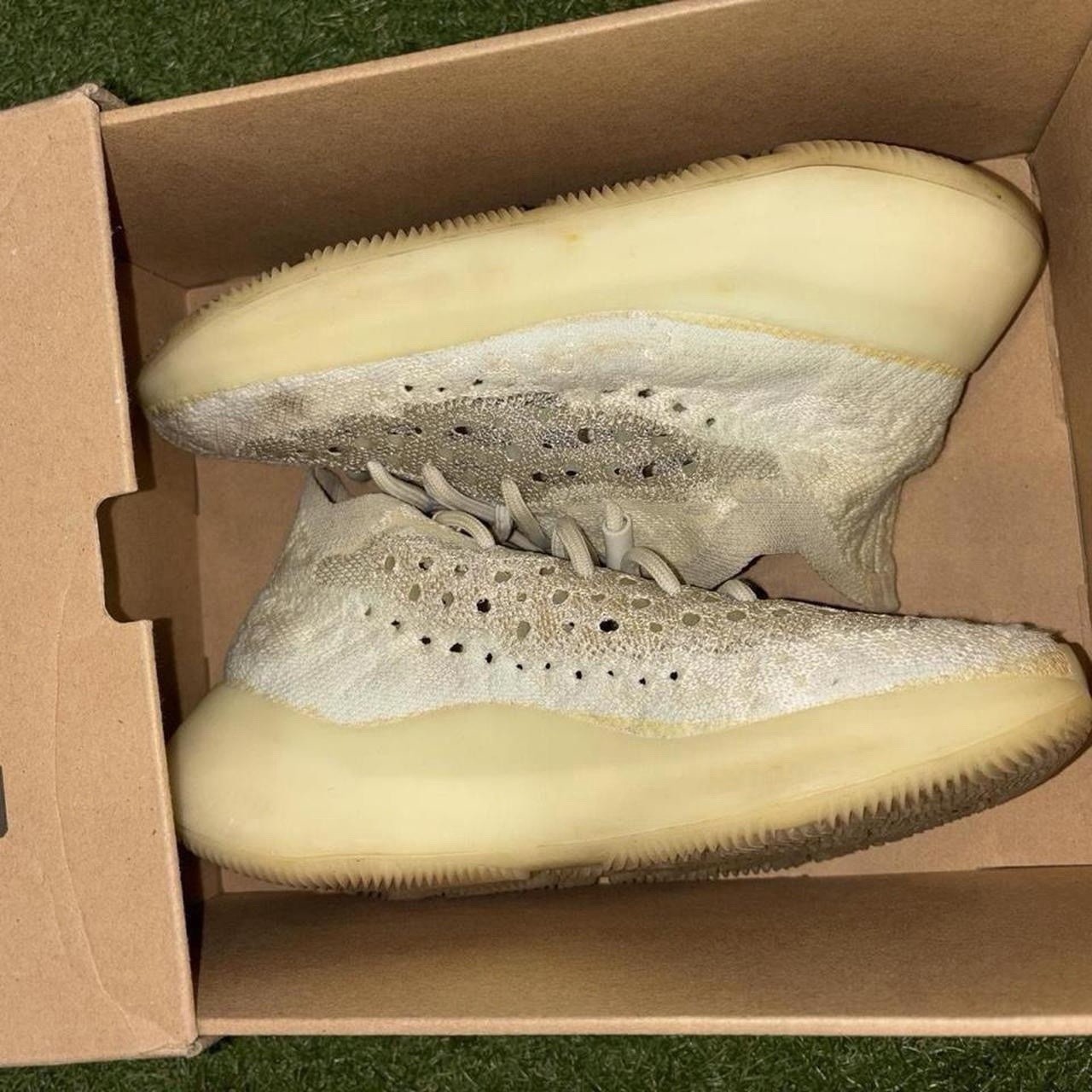 adidas Yeezy Boost 380 Calcite Glow Yellow Low Top Men’s Lace-Up GZ8668