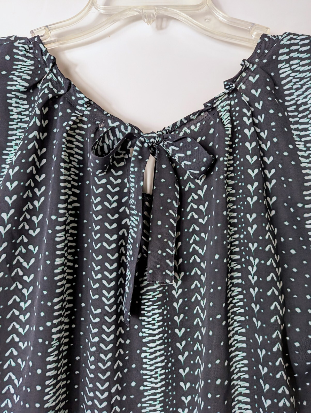 Lauren Conrad Silky Blouse Womens Medium Round Neck Top Blue Green Polyester