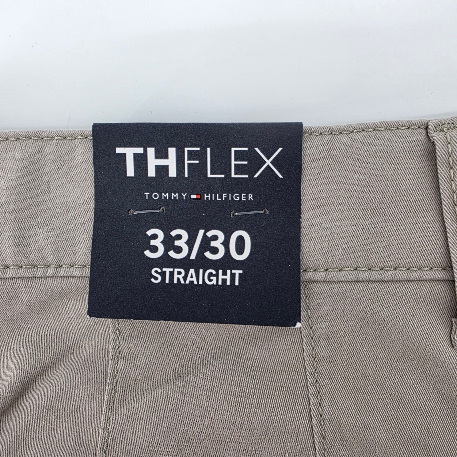 Tommy Hilfiger THFlex Mens 33×30 Straight Leg Pleated Khaki Chino Pants Tan