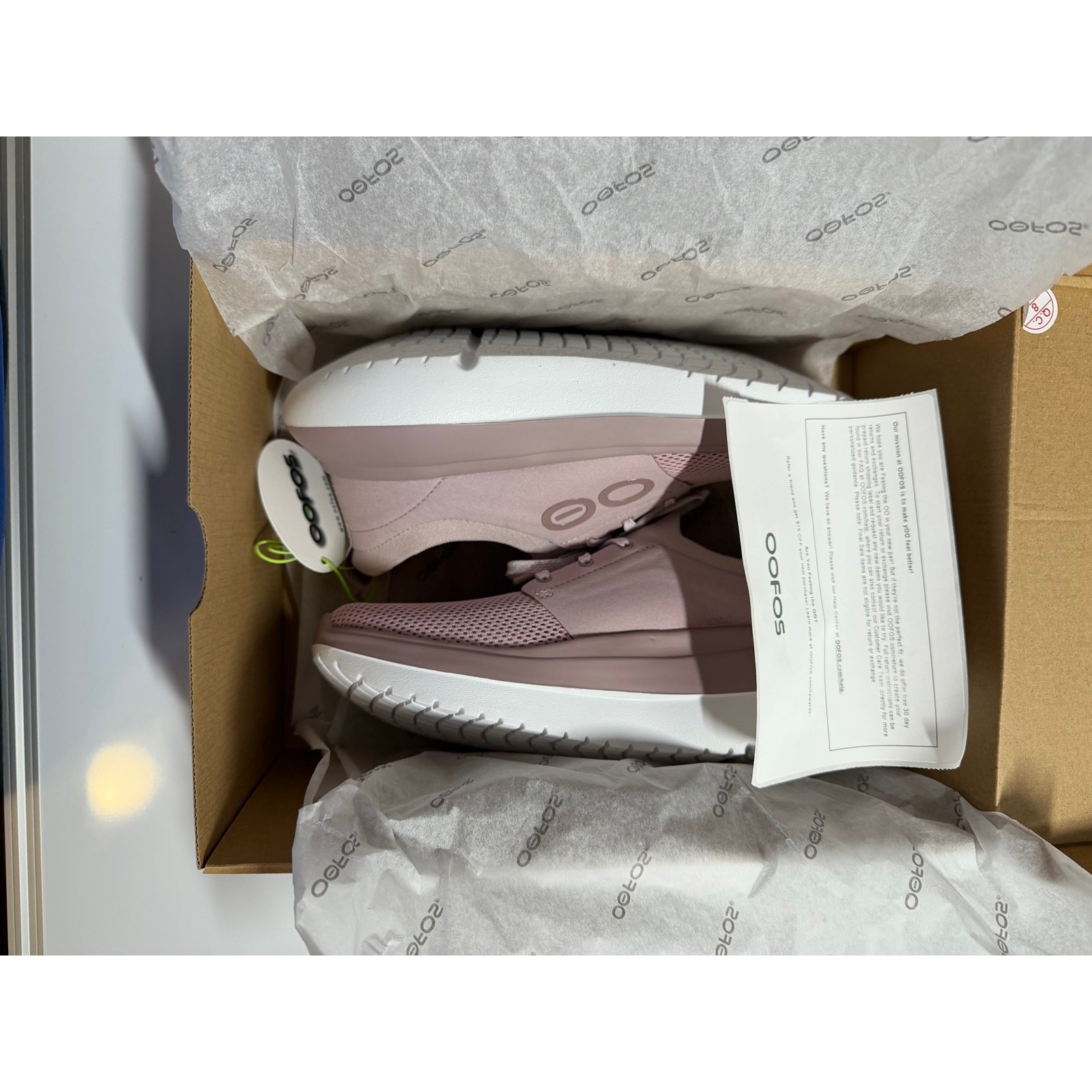 NWT women 9.5 (true to size) OOmy Stride Lace Up Shoe in White Pink Stardust