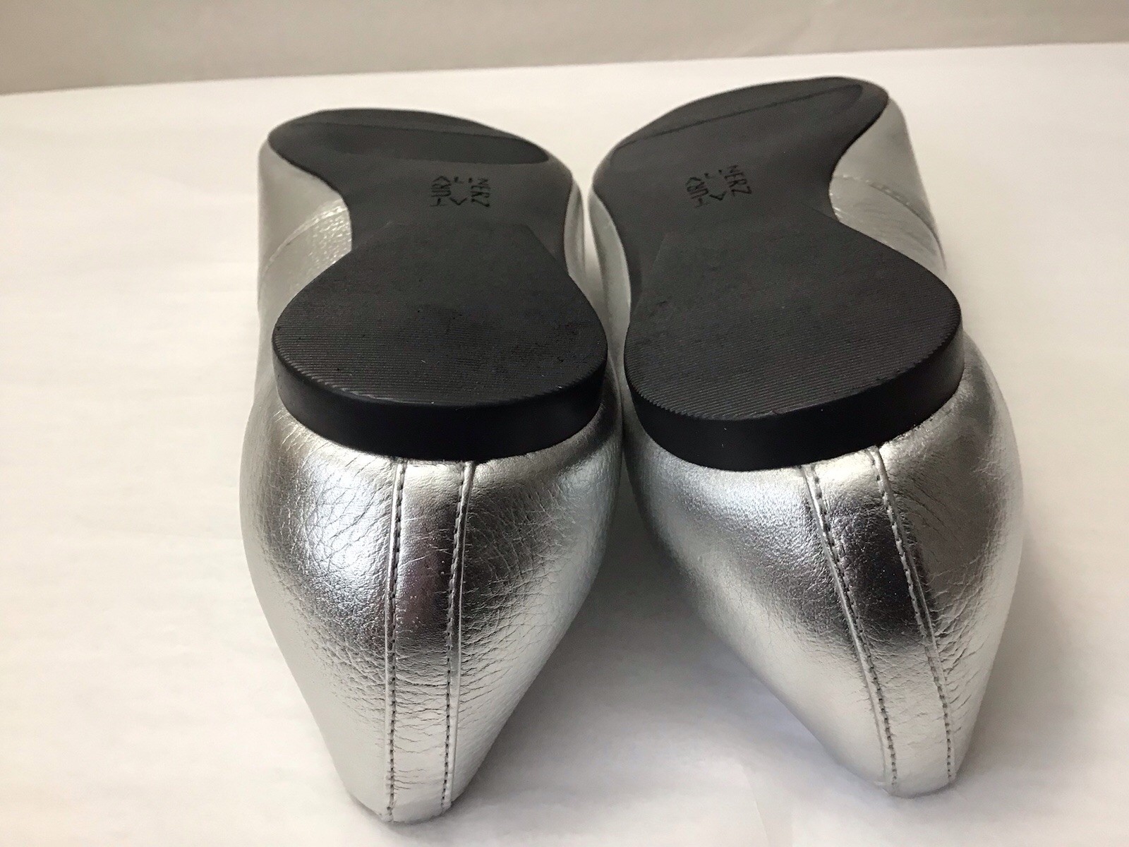 New Naturalizer Chelsea Size 11 Wide Leather Flats Pewter Silver Metallic (N70)