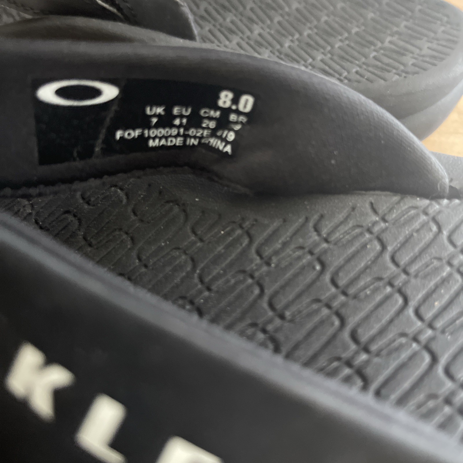 Oakley Men’s Operative Sandals 2.0 Blackout 13477-02E Flip Flop Slides Sz 8