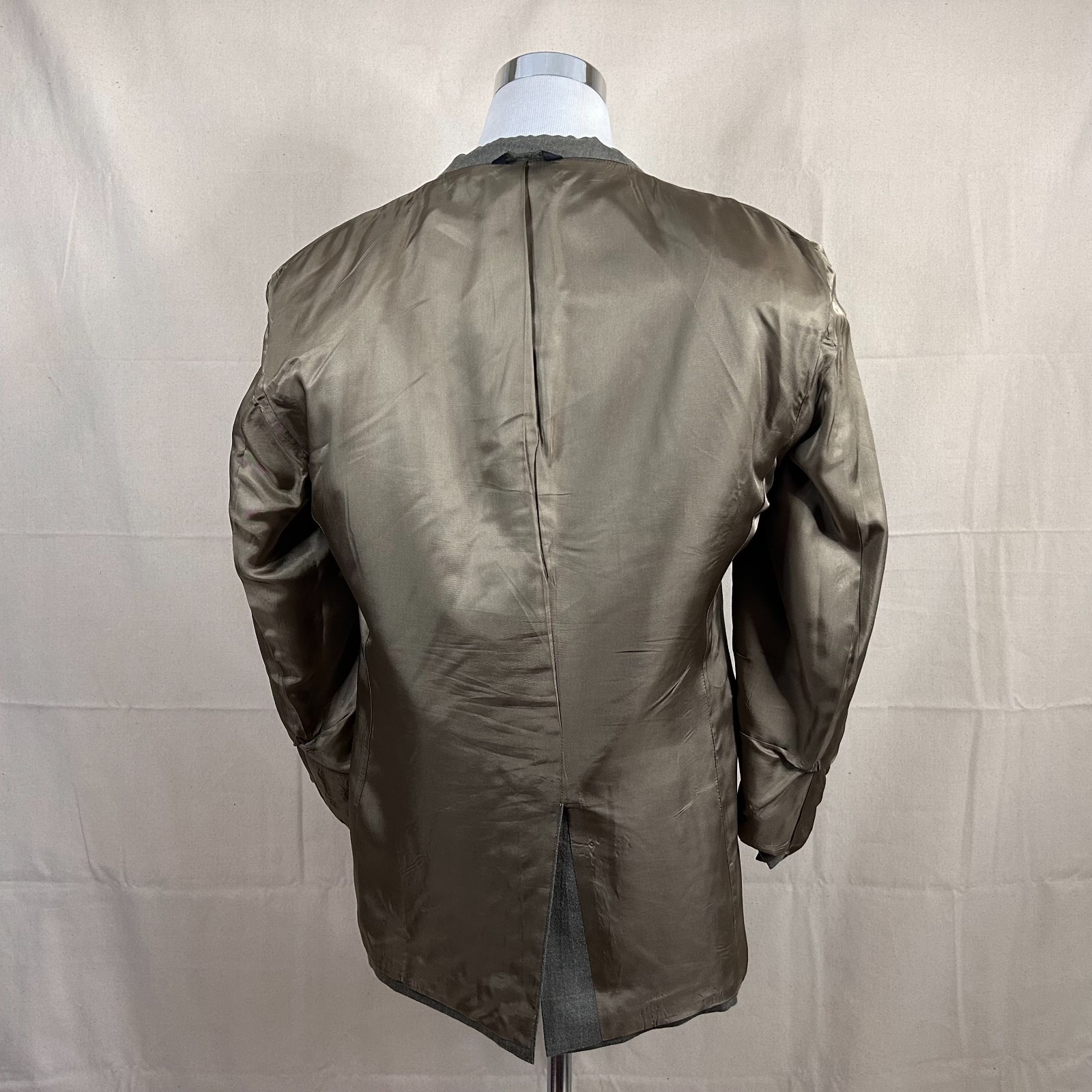 Jos A Bank 46R Sport Coat Silk Wool Blend Beige Plaid Two Button Lined Vented