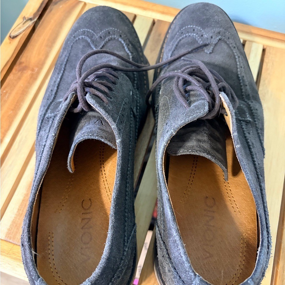 Vionic Men’s Dark Gray Suede Wingtip Derby Shoes