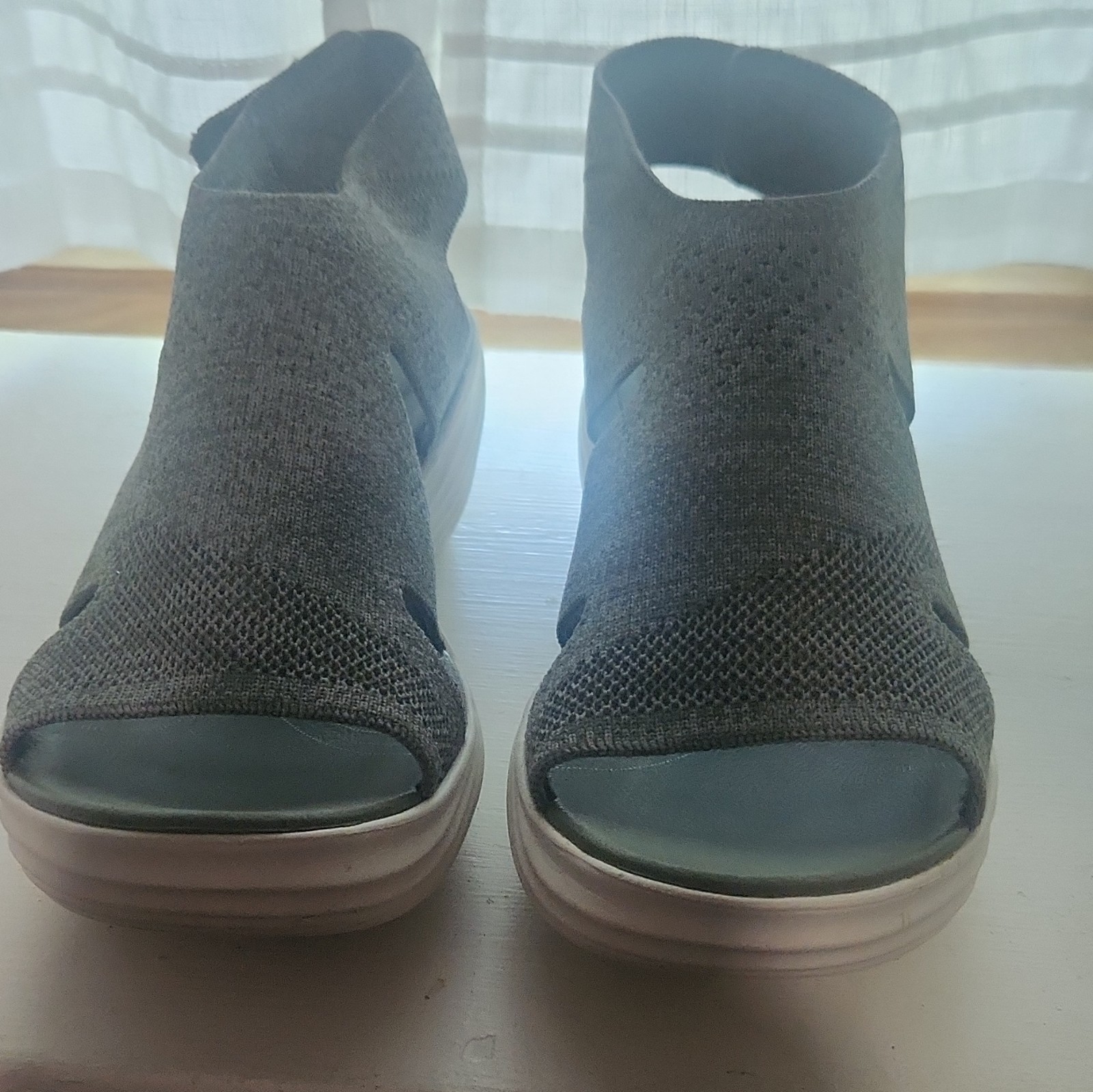 Clarks Sandals Women 8 Gray Synthetic Mesh Open Toe Wedge Slip On Casual
