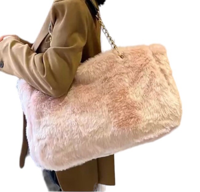 Gorgeous Baby Pink Tote Faux Fur Bag Gold Chain Faux Leather Handles Large 🤩🤩