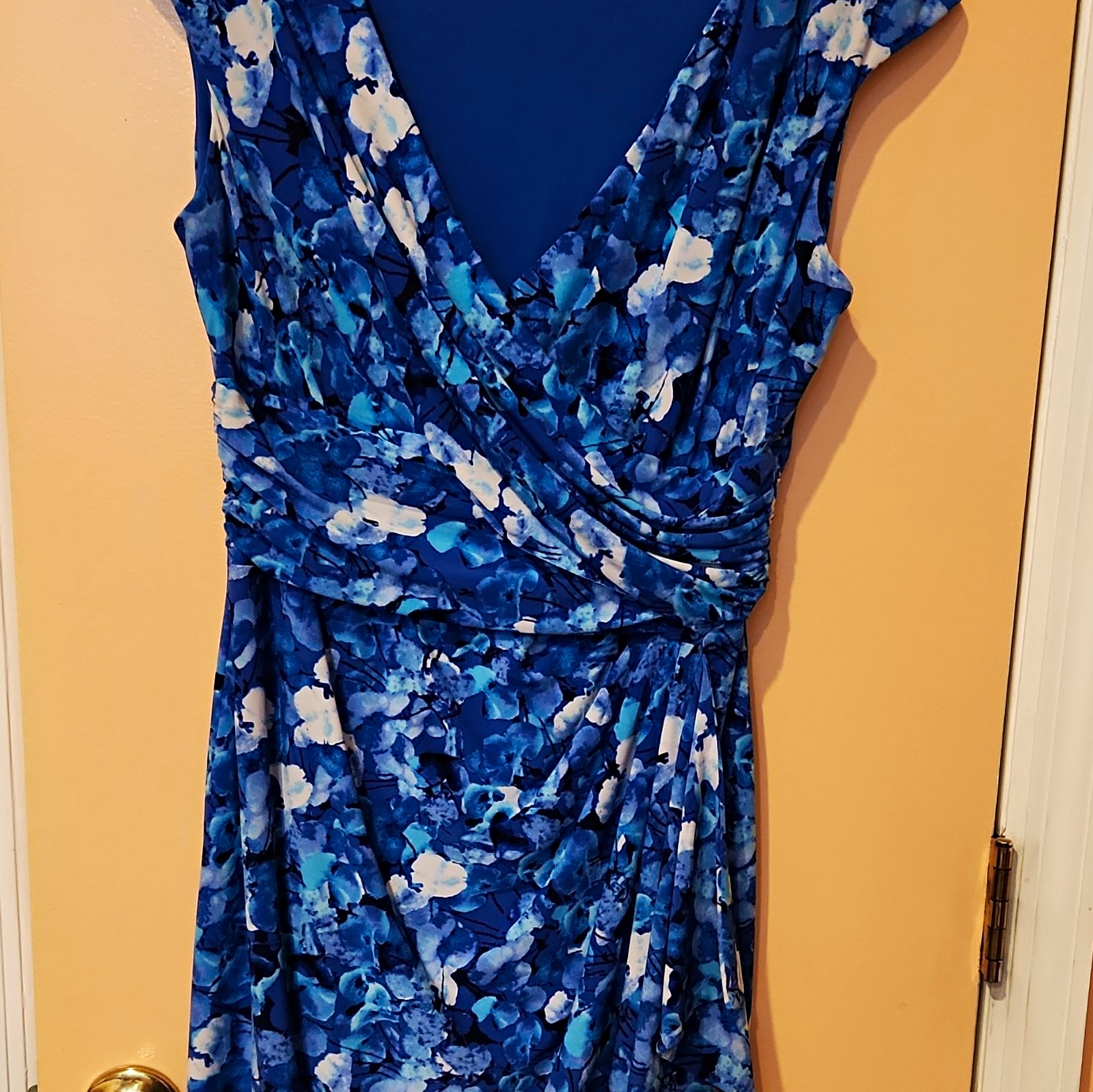 Chaps Blue/White Floral V-Neck Sleeveless Sheath Ruched Knee Dress L