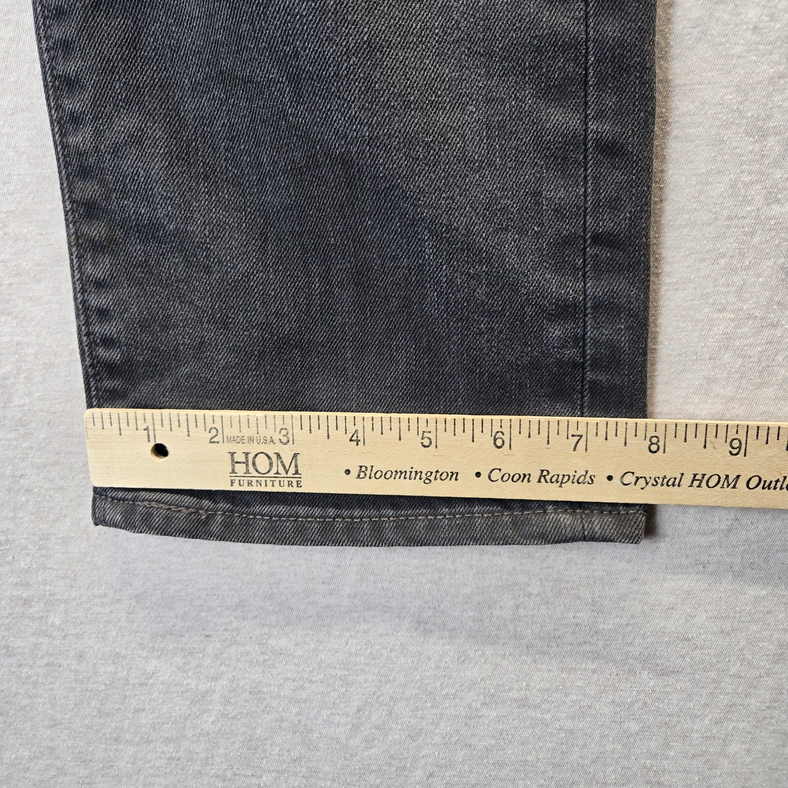 Levi’s 513 33×32 Slim Fit Straight Leg Black Denim Jeans Men’s 5-Pocket Design