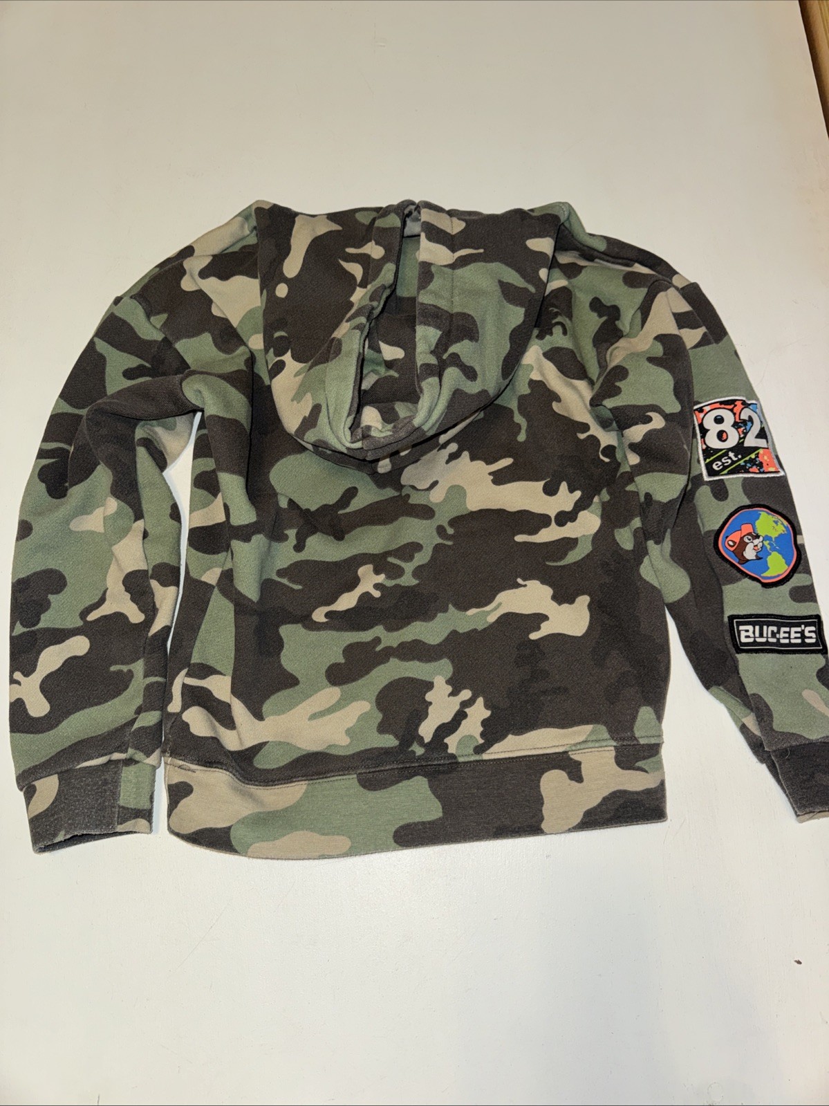 Buc-ee’s Pullover Hoodie Kids YM Green Camouflage Logo Graphic Print Long Sleeve