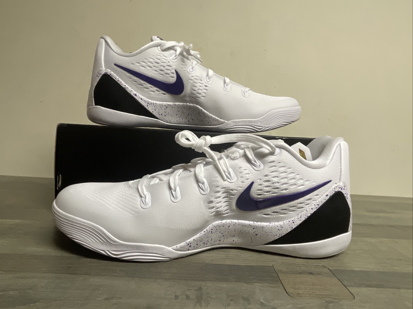 Nike Kobe 9 Elite Low EM Protro White Court Purple IH1401-100 Men’s Size 8 NEW