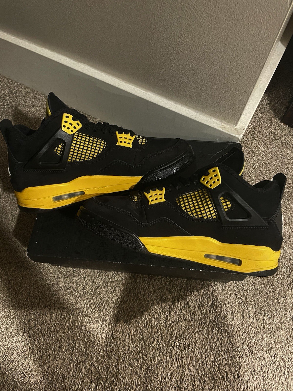 Size 8 – Jordan 4 Retro Mid Thunder
