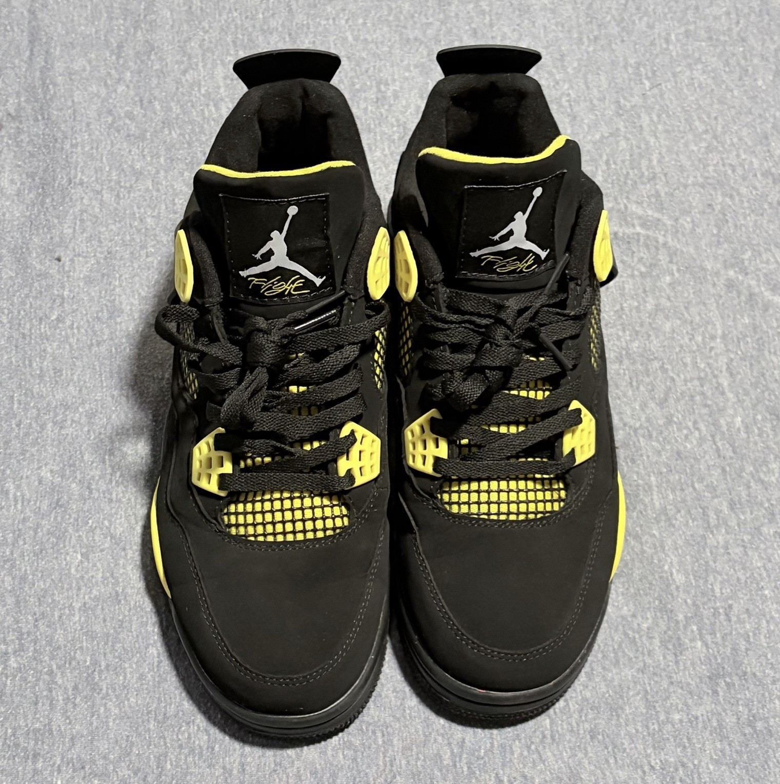 Jordan 4 Retro Thunder. Black/Tour Yellow DH6927-017