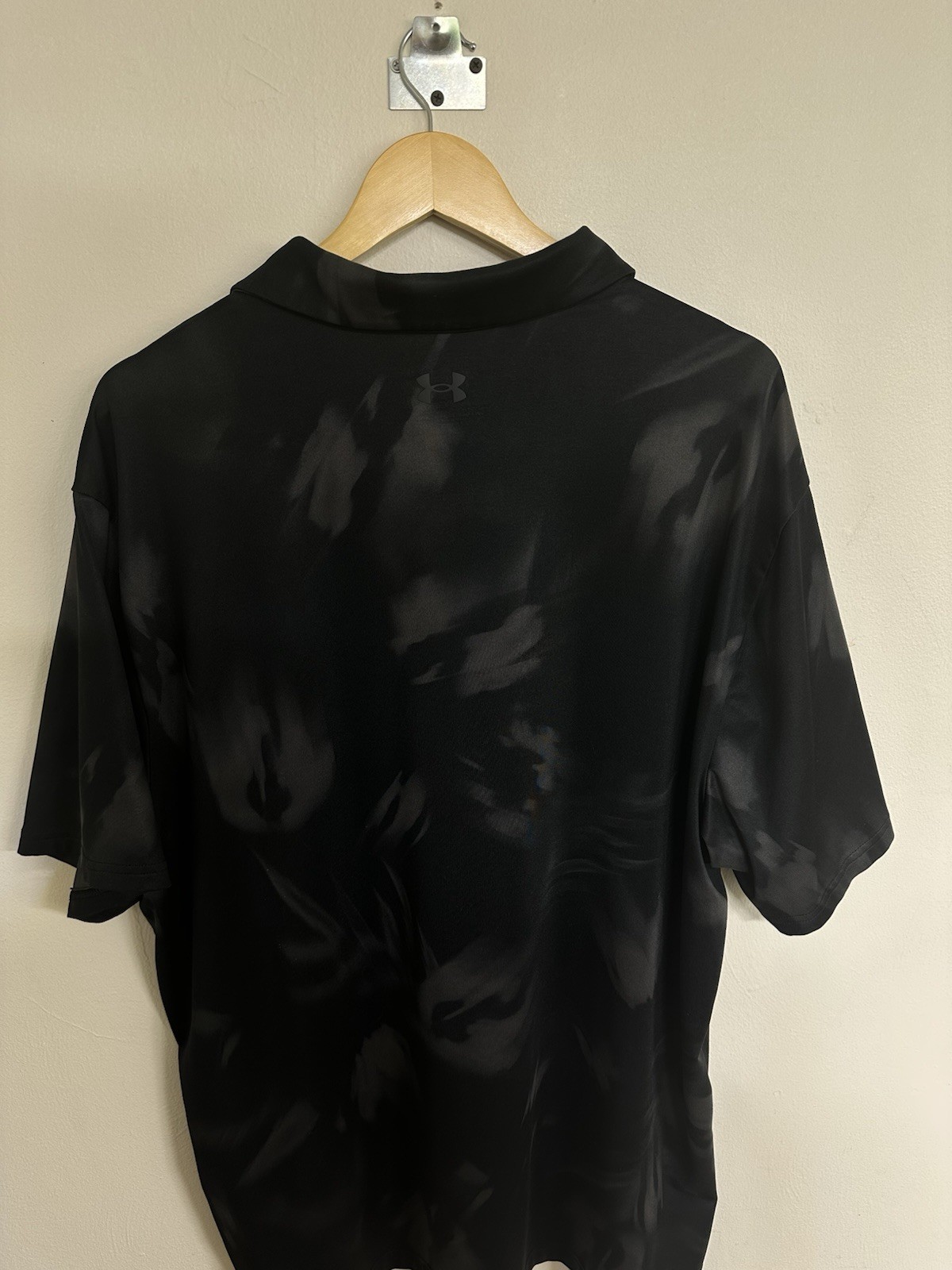 Under Armour The Playoff Polo Black Camo Short Sleeve Collared Shirt Men’s 2XL