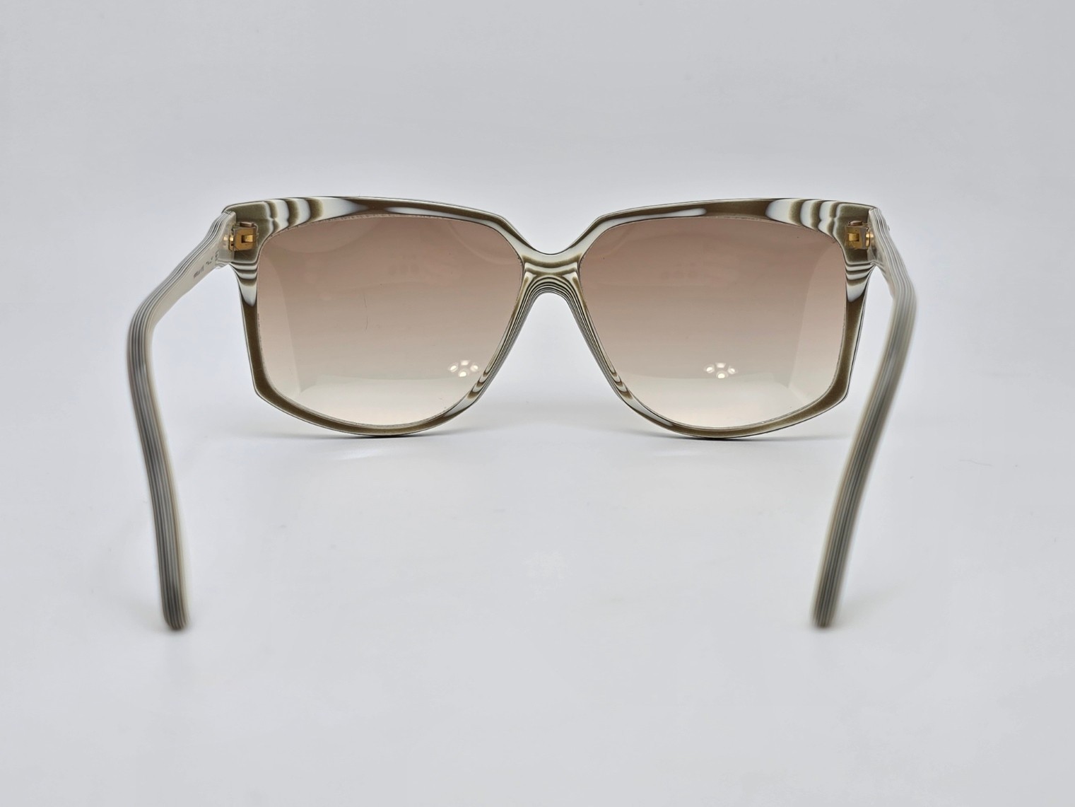 Anne Klein 3000 680 White Frame Light Brown Gradient Lens Sunglasses w Case Itay