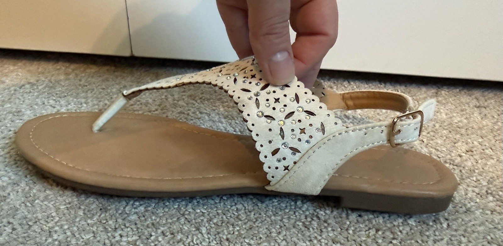 Dream Pairs Women’s White Rhinestone Thong Flat Sandals Ankle Strap Buckle 7.5