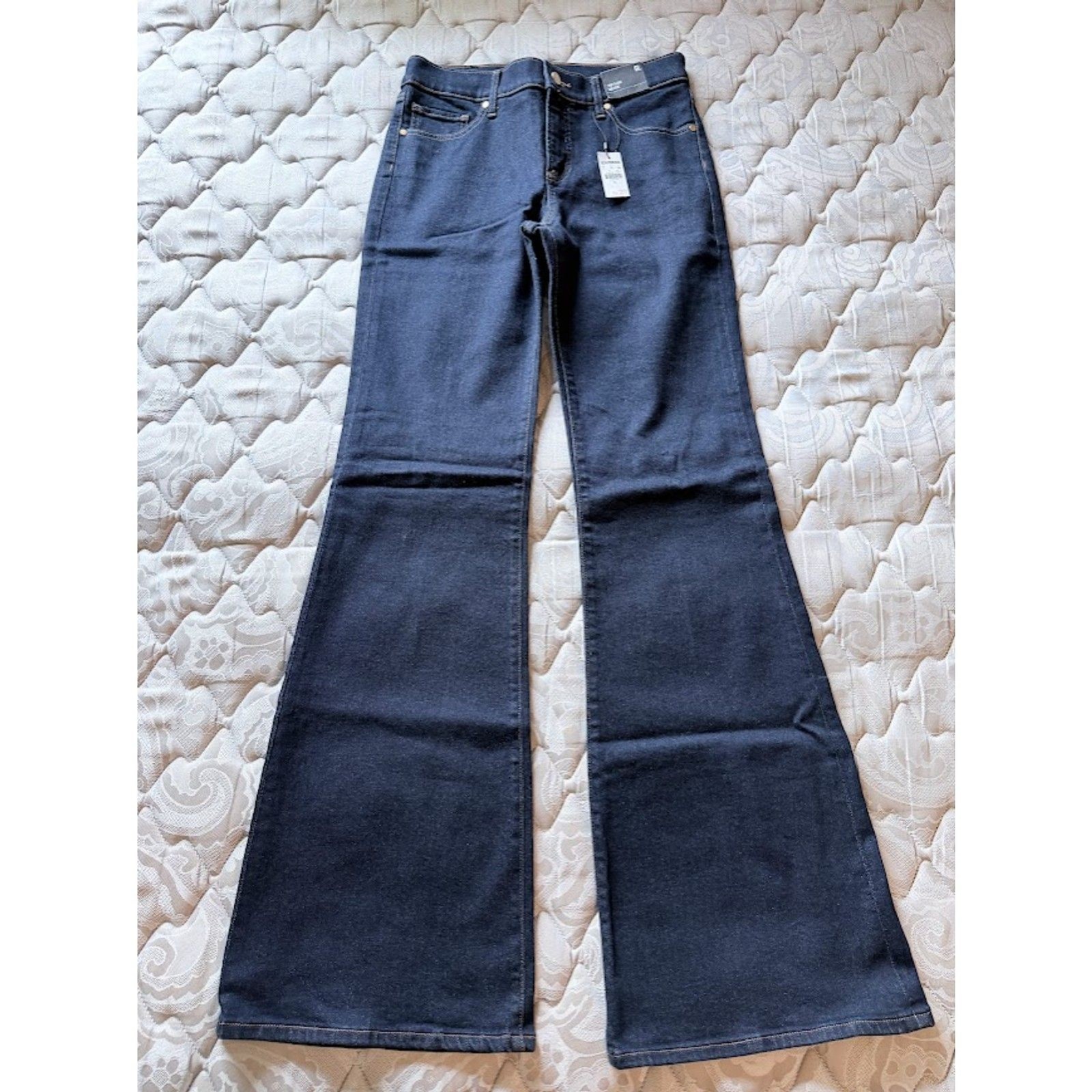 New Express Women’s ’70s Flare Mid Rise Jeans – Dark Wash – 6L NWT Size 6