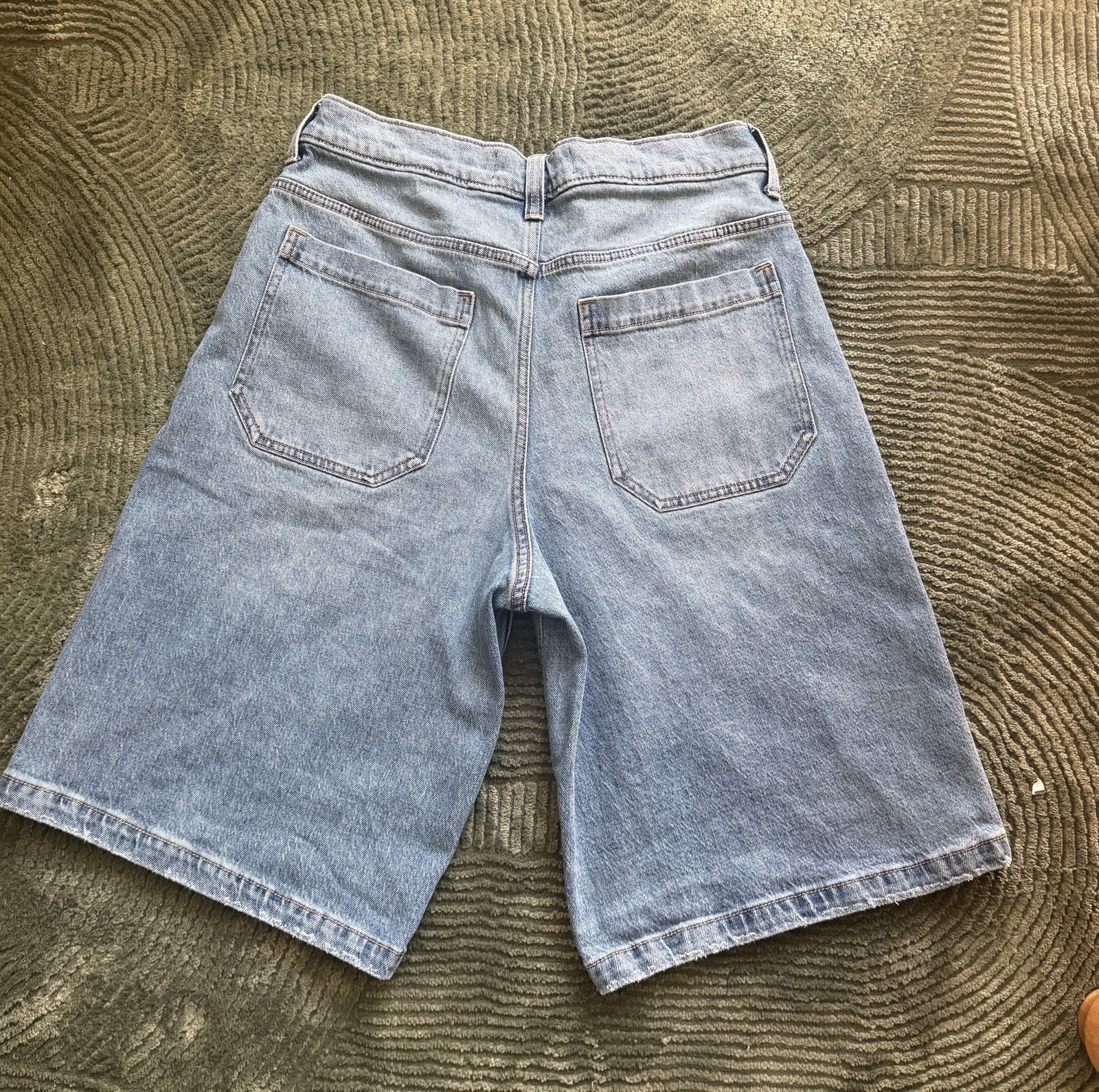 Hollister Light Wash High Rise Bermuda Denim Shorts 31 Embroidered Butterfly