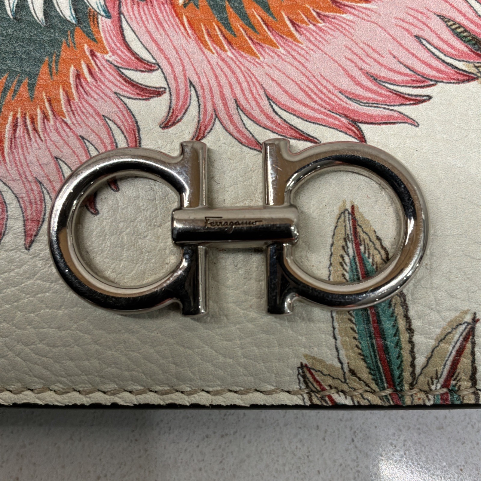 Salvatore Ferragamo Gancini Logo Women Leather Card Holder Wallet Coin Purse Flo