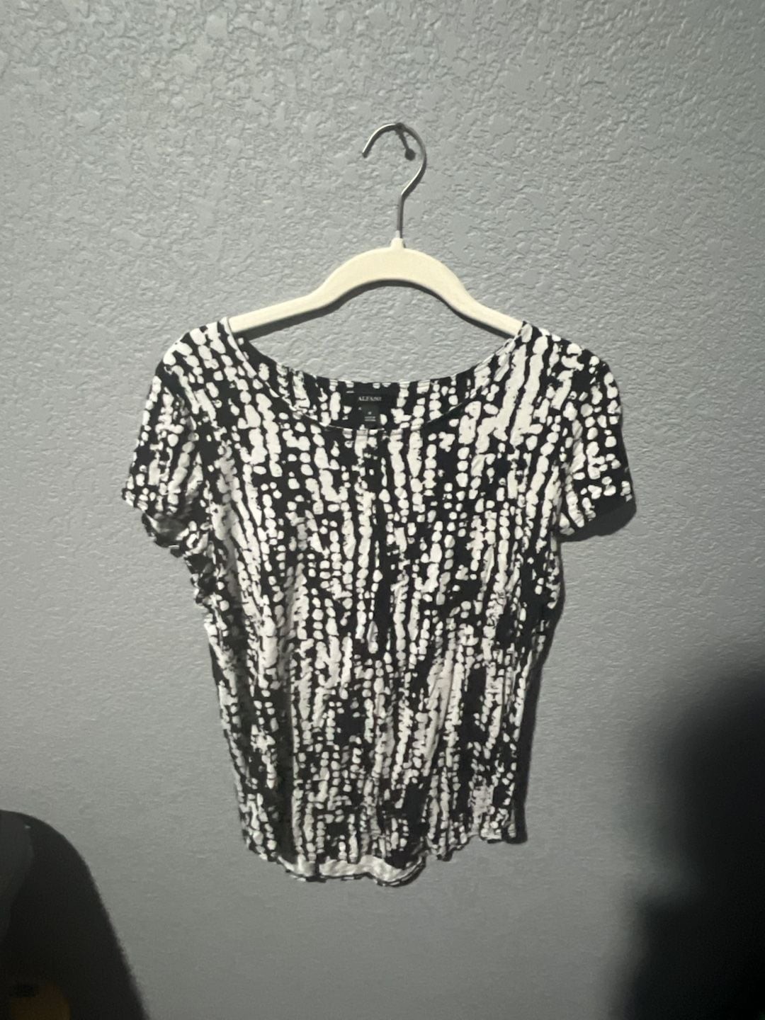 Alfani Black and White Abstract Print Short Sleeve Top Size M