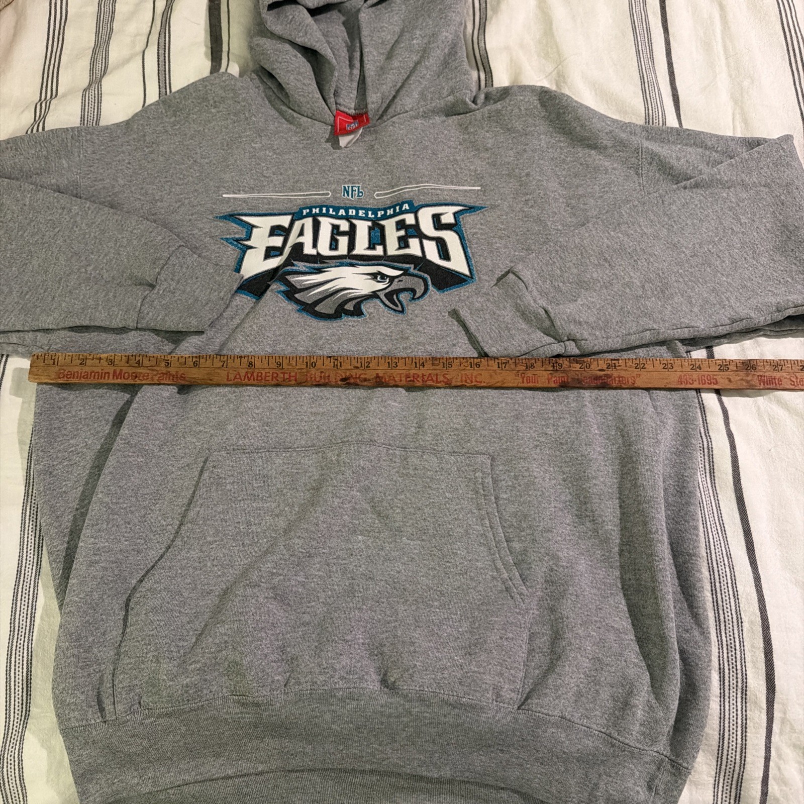 Vintage Philadelphia Eagle’s Hoodie 2000’s Pit To pit 24 In Missing Draw String