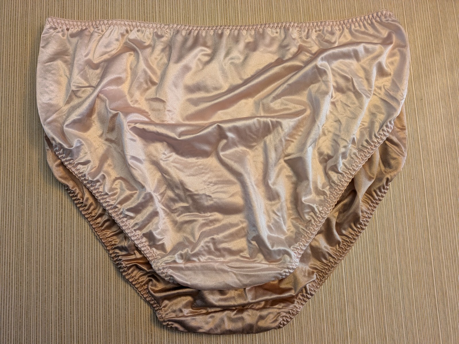 2 NWT Vanity Fair Radiant 48301 Light Control Briefs Soft Pink & Beige 4XL / 11