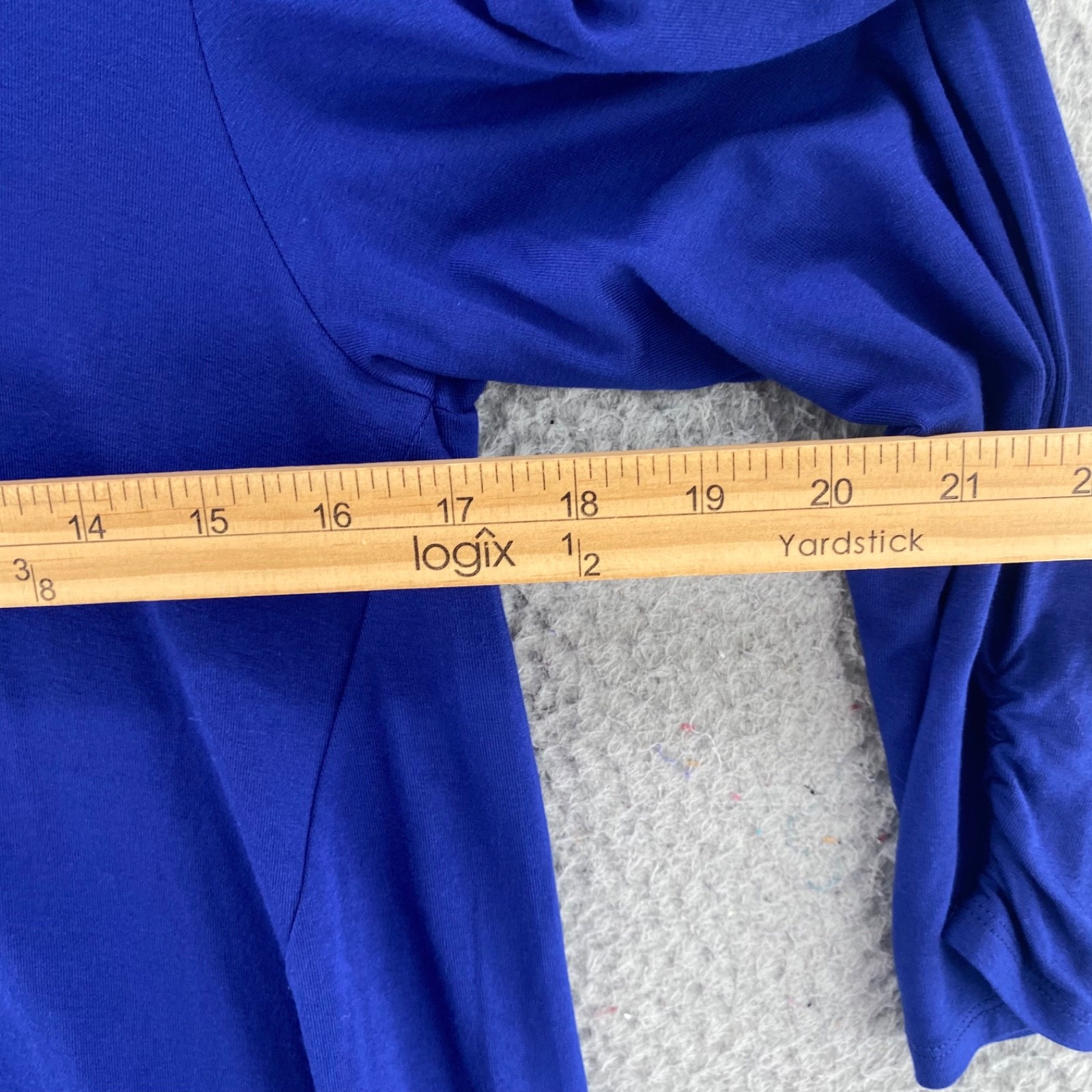 Chicos Top Womens 0 US Small Blue 3/4 Ruched Sleeve Stretch Knit Shark Bite Hem