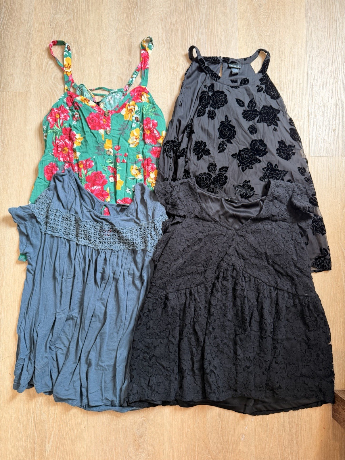 HUGE TORRID LOT! Size 1XL 23 Different Shirts & Patterns Rarely Worn