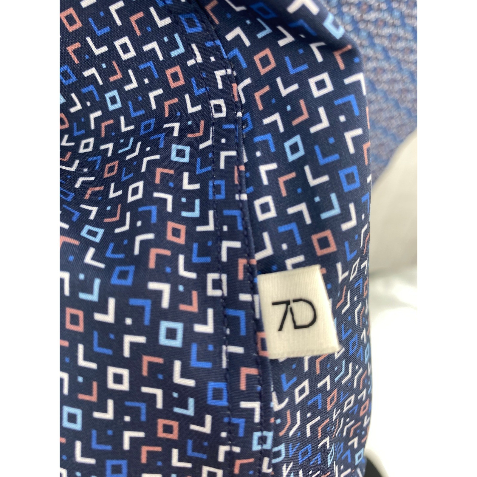 7Diamonds Shirt Mens LARGE Blue Button Down Excellent 4-Way Stretch Geometric
