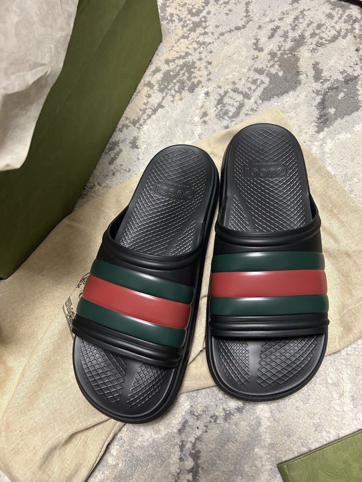 New GUCCI Men’s Rubber Web Slide Sandals New And Authentic UK6/US6.5