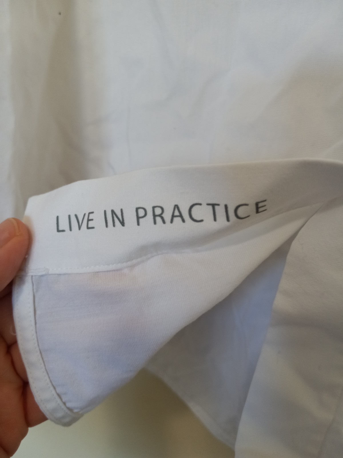 LULULEMON Live In Practice Women’s White Button Top Casual Walking Everyday 6/8