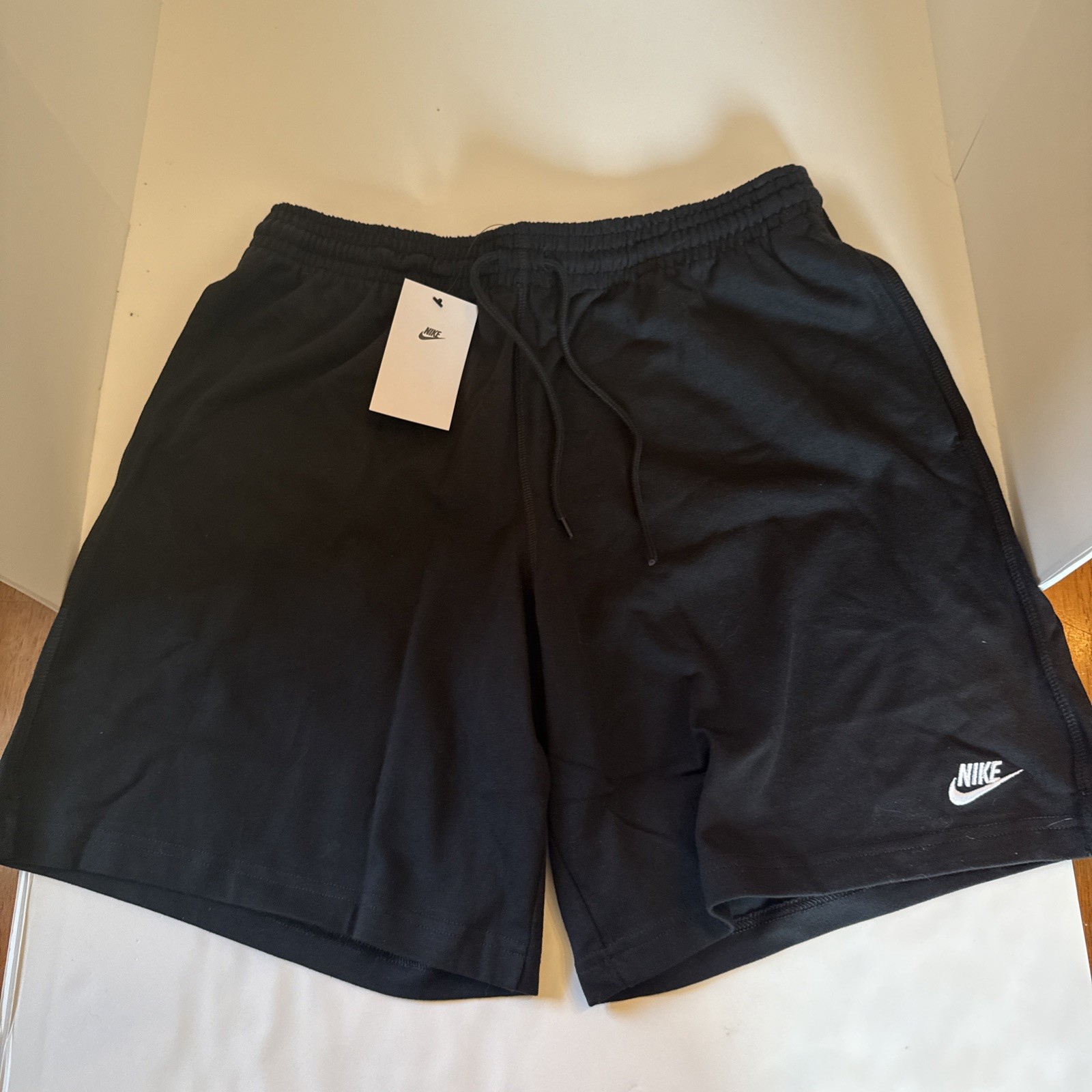 Men’s Nike Club Standard Fit Mid Thigh Length Shorts Size Medium Black NWT