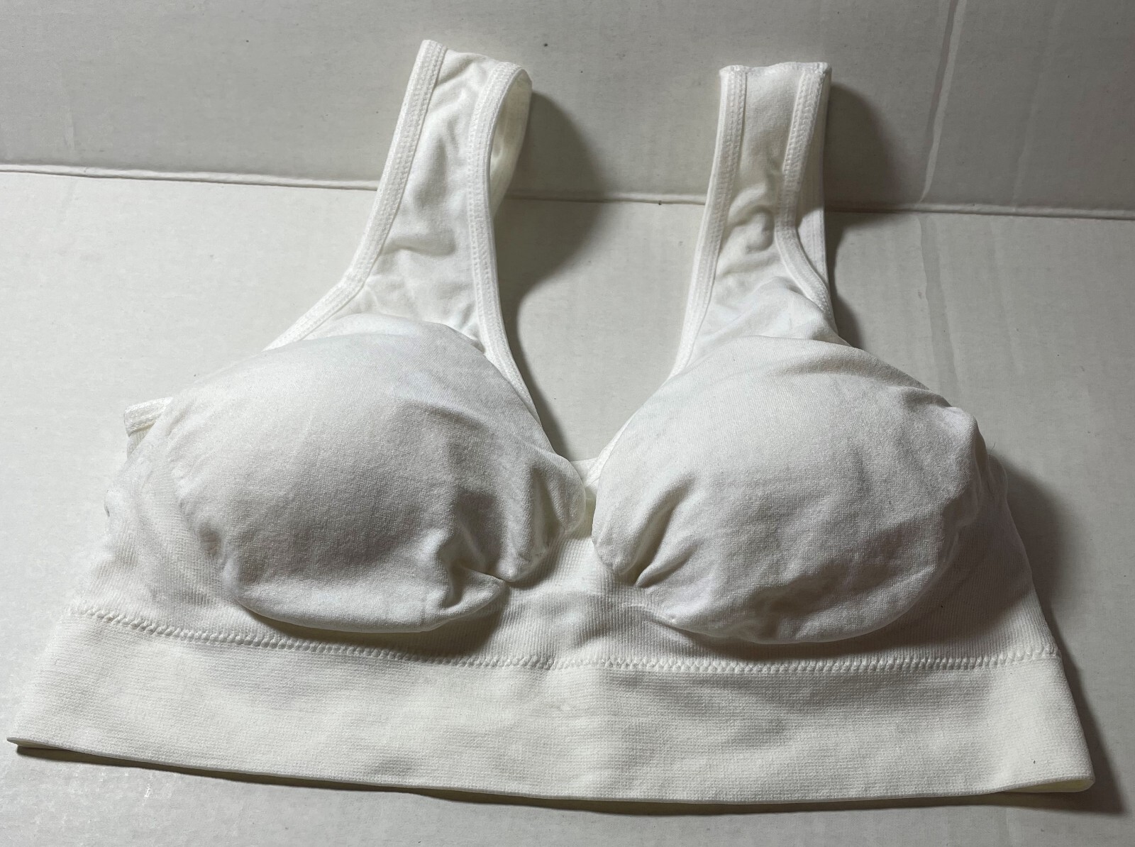 Genie Style Bra XL-1X White Nylon Spandex Removable Pad Shape wear Seamless Bra