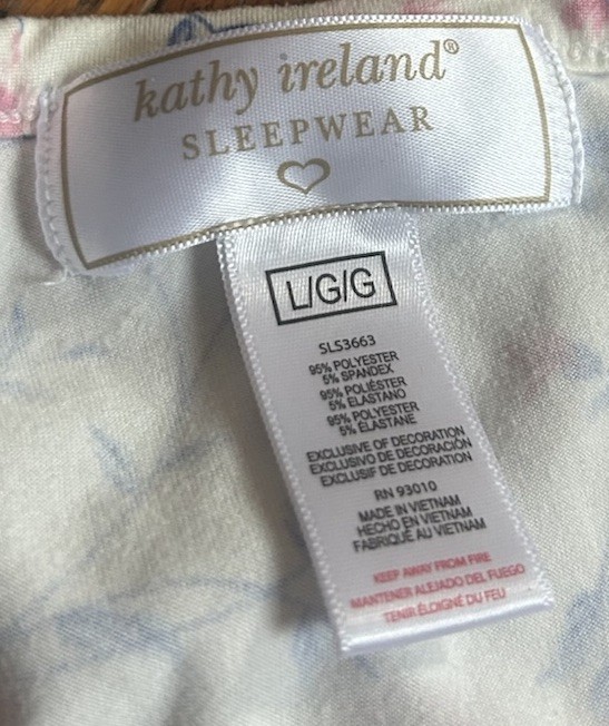 Kathy Ireland Sleepwear 2pc.Short Set, Off white Floral Size Large Lightweight