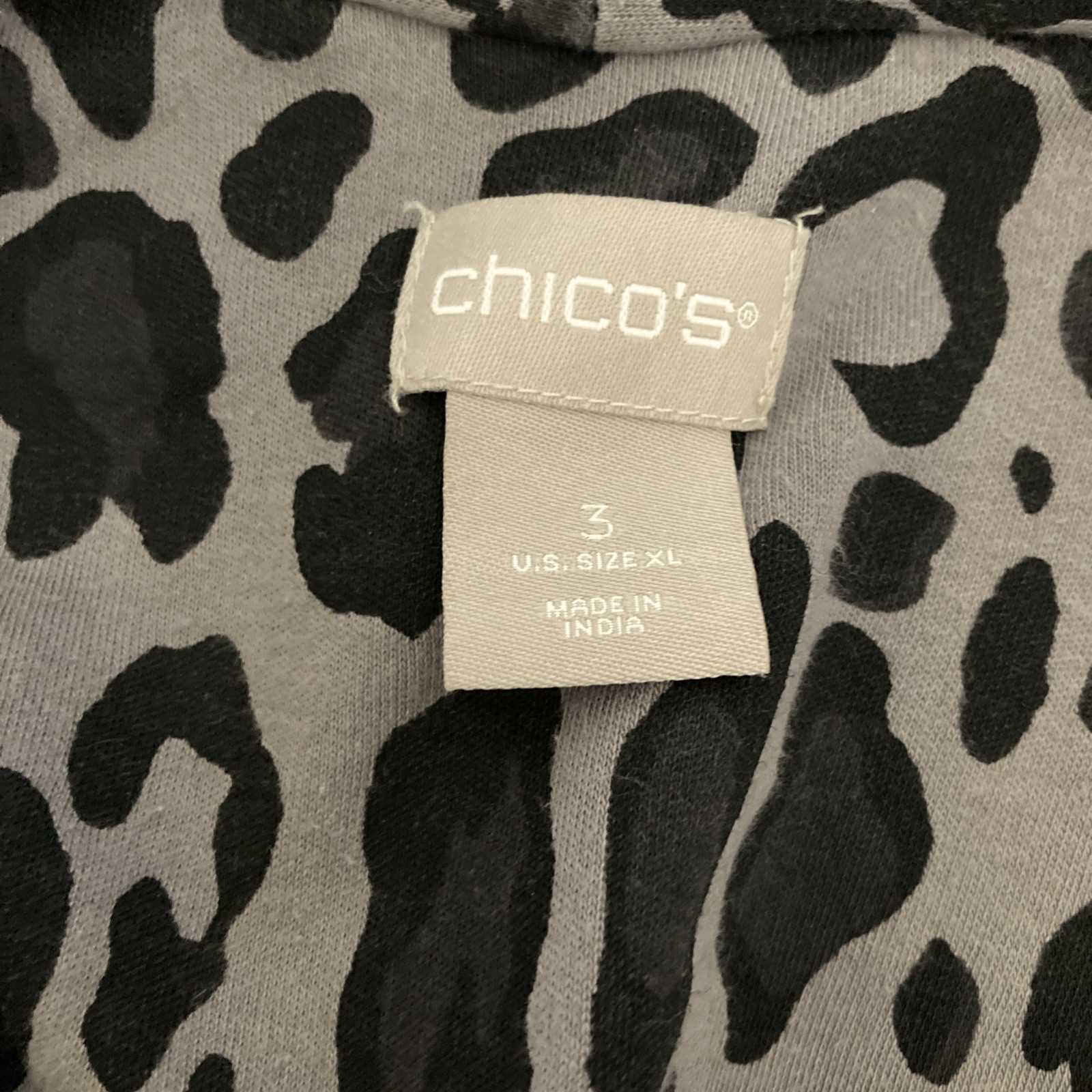 Chico’s Black & Gray Long Sleeve V-Neck Leopard Print Top – SZ 3 (XL)