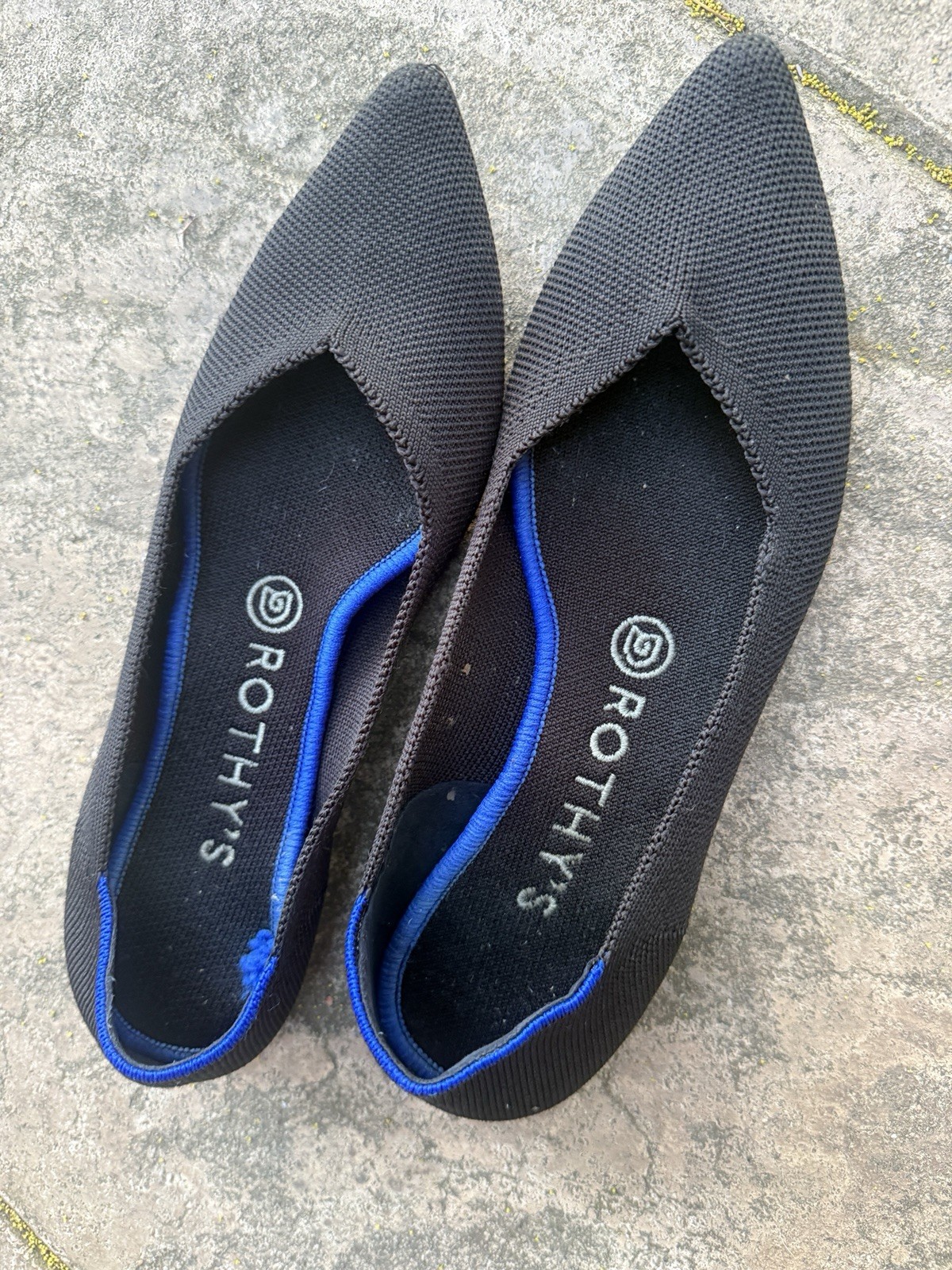 Rothy’s Women’s Size 8 Pointed Toe Knit Ballet Flats Black/Blue Trim
