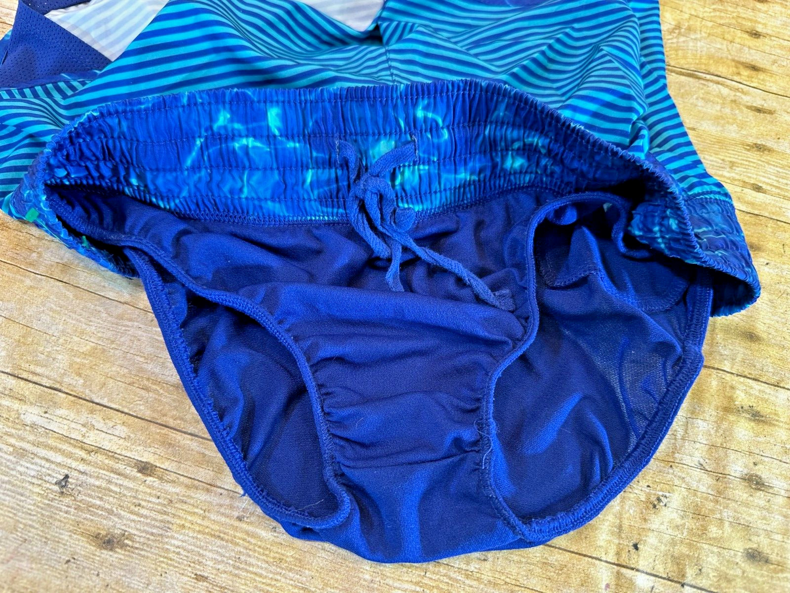 SO RUNNING SHORT SHORTS WOMEN’S XL 2.25″ BLT IN PANT BLUE GREEN STRIPE ⭐️MINT⭐️