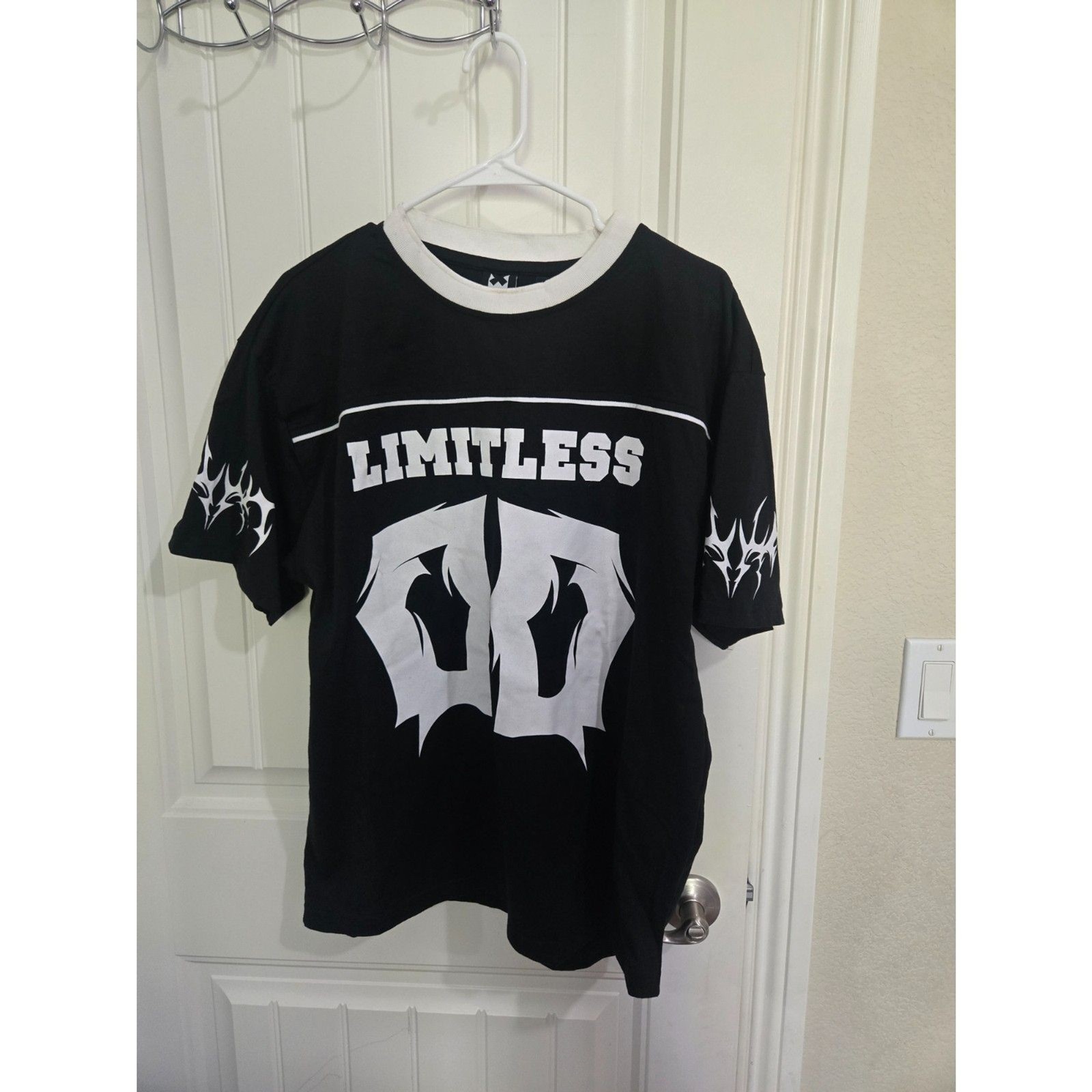 WXYZ MFGO Limitless 00 Black White Graphic T-Shirt Streetwear Size Large