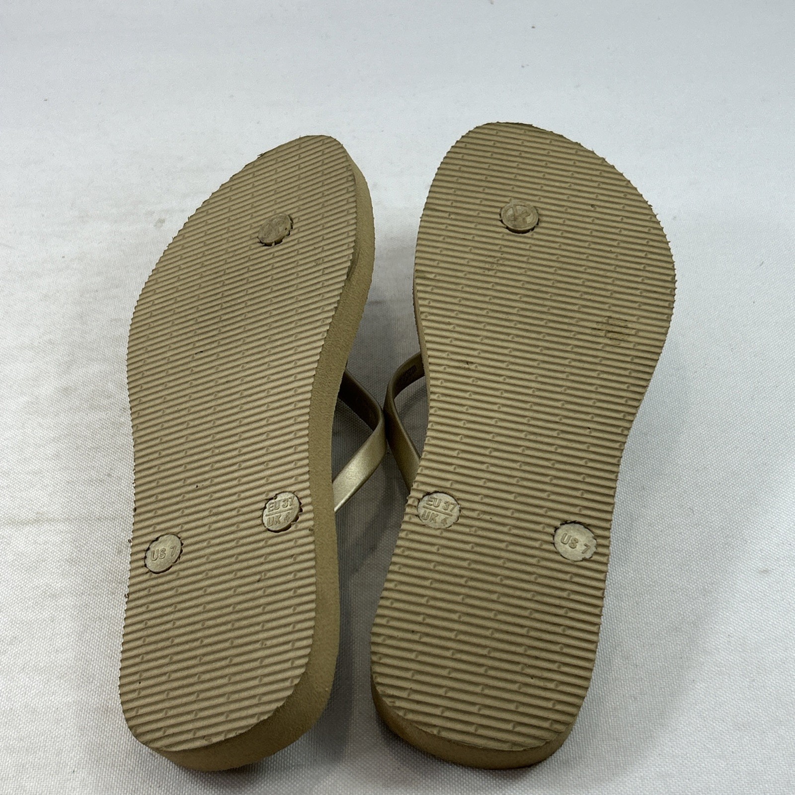 Lindsay Phillips Wedge Thong Sandals Switchflops Size 7M Gold Slides