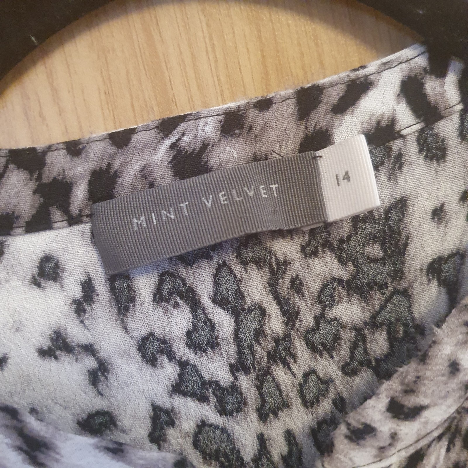Mint Velvet Dress 100% Rayon Leopard Print Edgy Chic Size 14 Grey Black