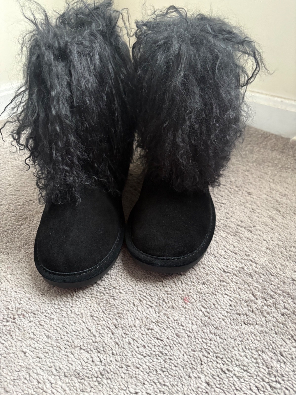 Bearpaw Boo boots size 10 stylish yet warm.