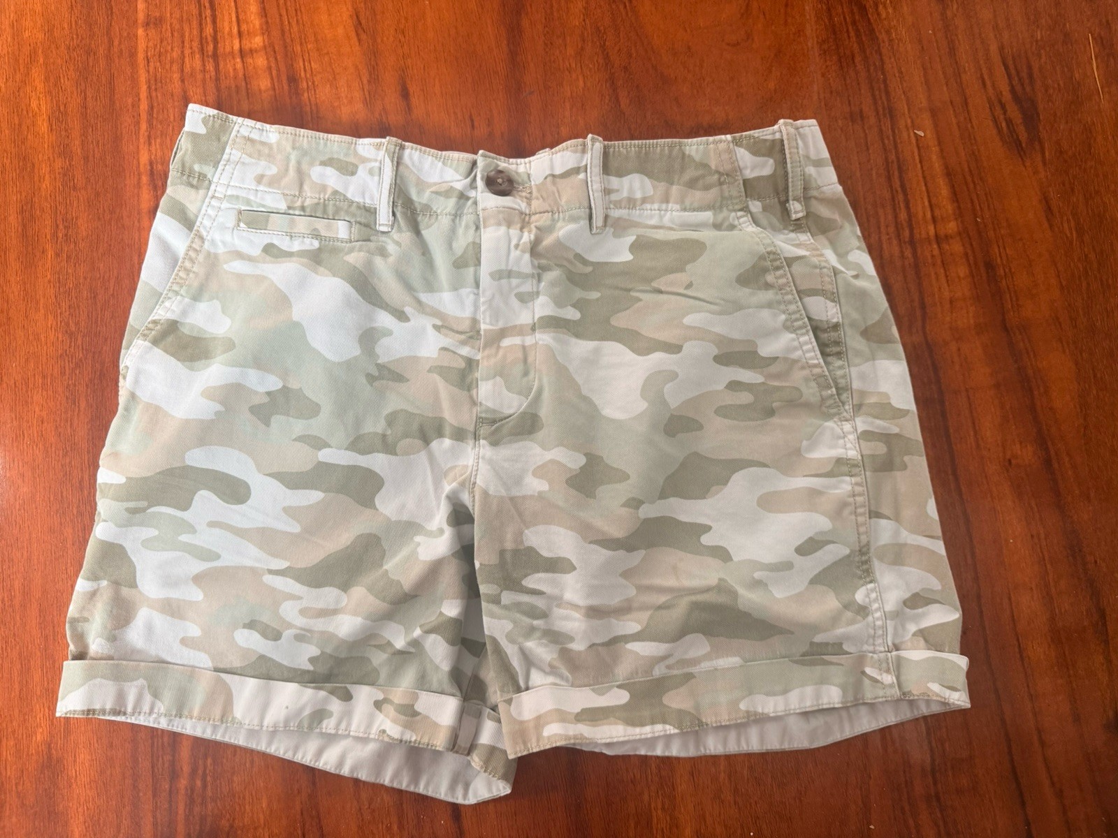Super Cute Gap Womens Camo 5 Inches Shorts In Size 8 Perfect Summer