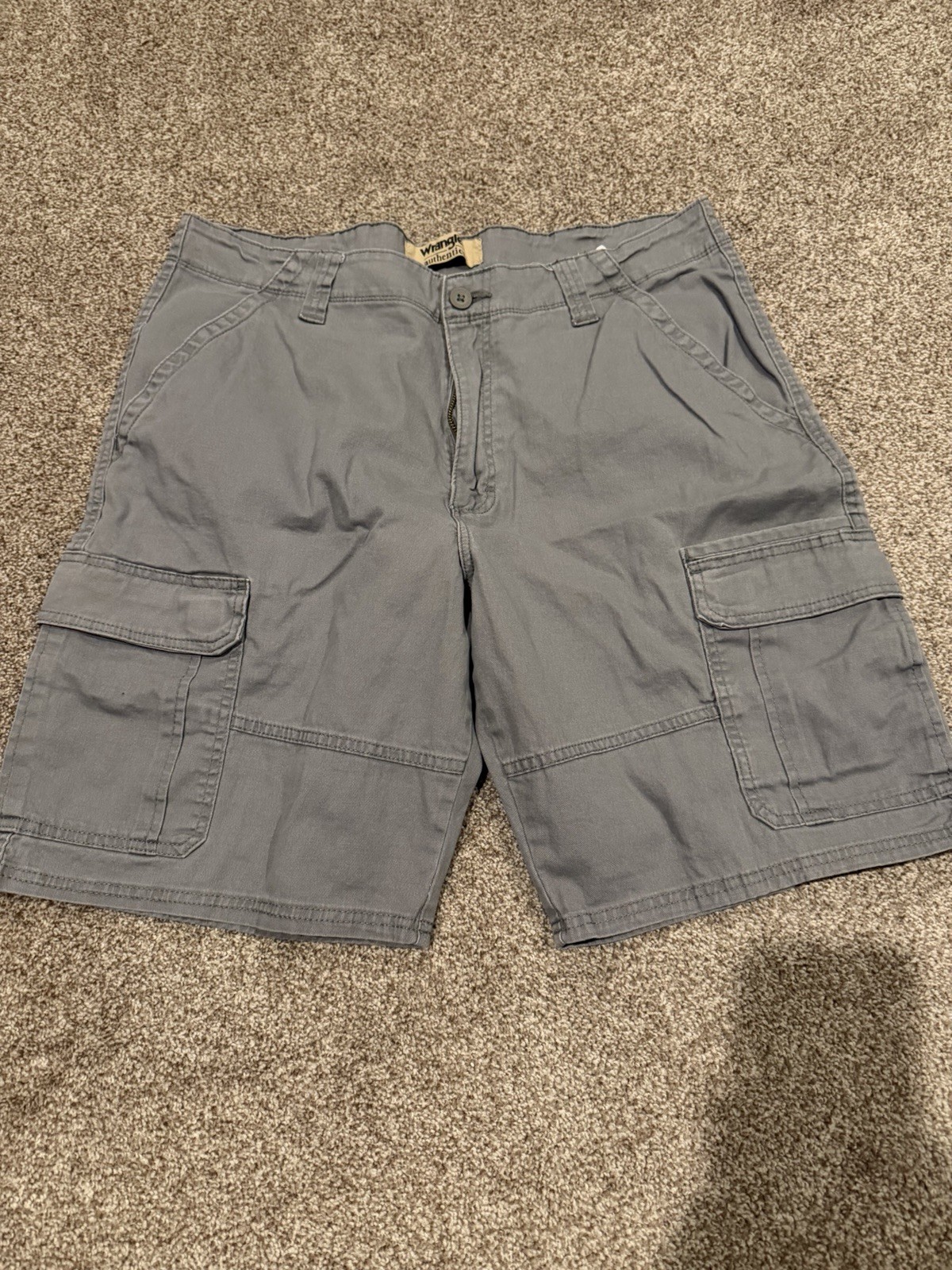 Wrangler Authentics Cargo Shorts – Men’s Size 36 – Gray – Excellent Condition