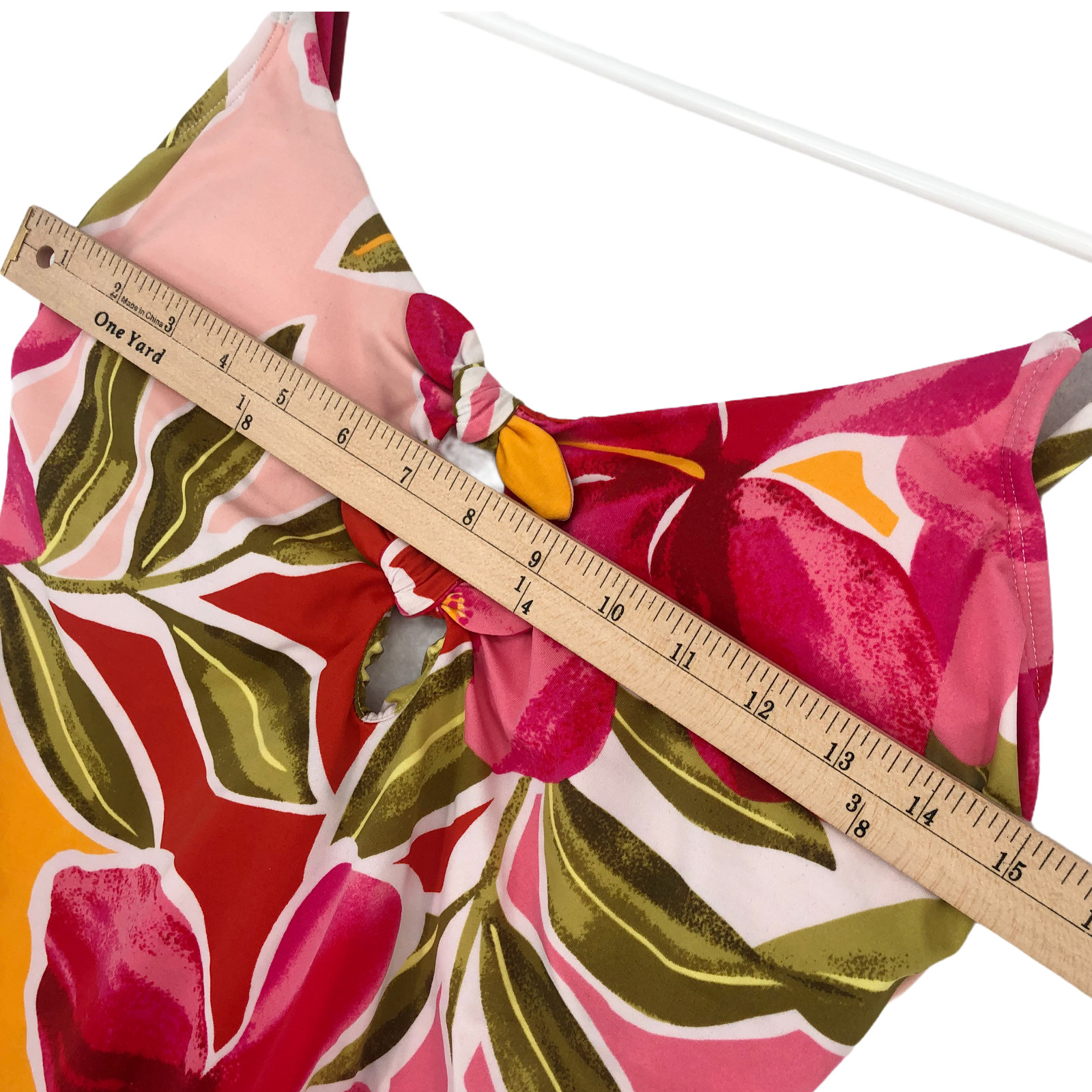 Beach Betty by Miracle Brands Women One Piece Swimsuit Keyhole Floral Size M New