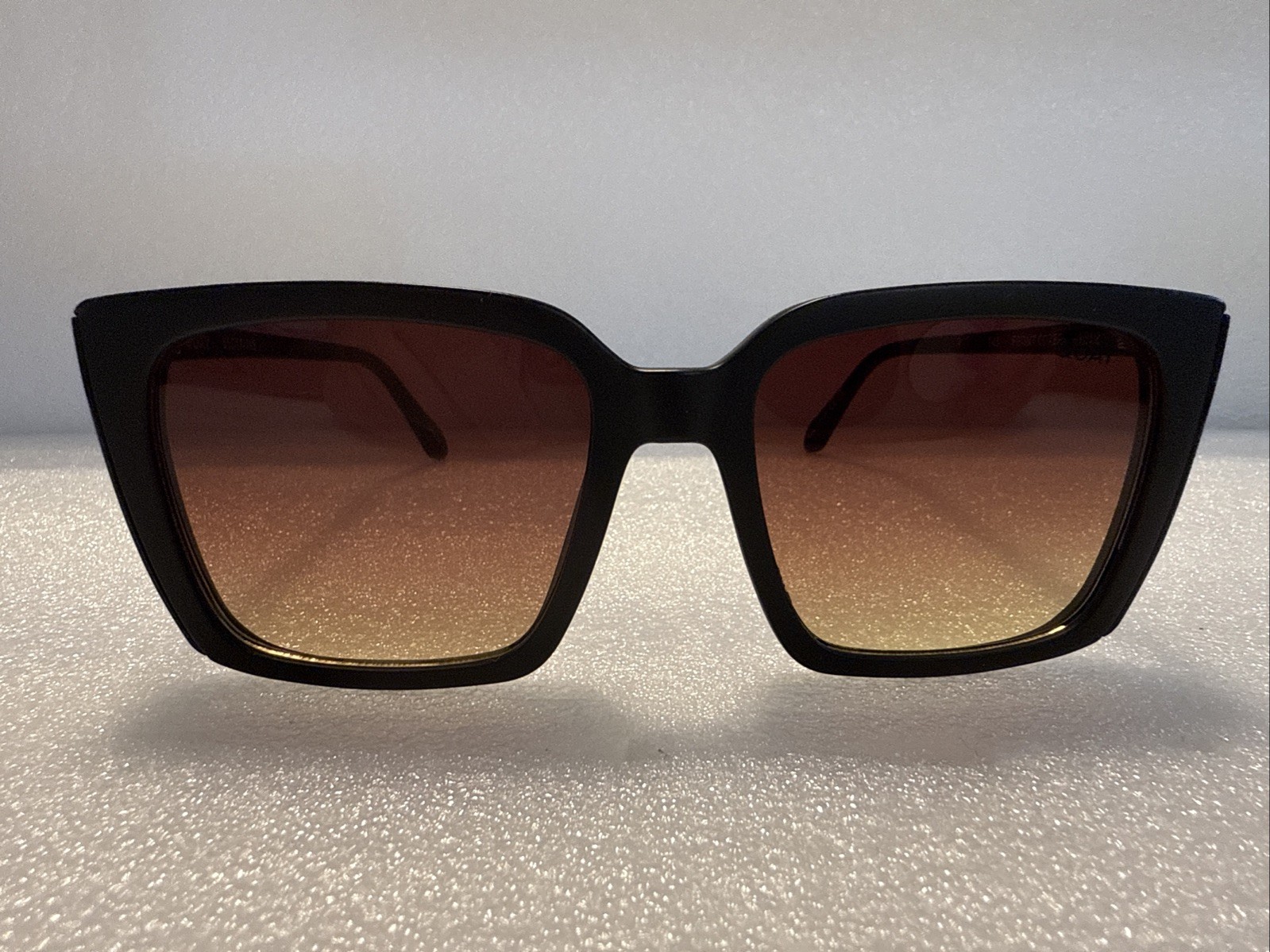 QUAY Womens Front-Cover 1212 Matte & Polished Black/Brown Yellow Polarized